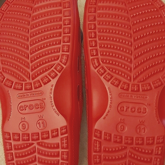 CROCS Unisex 11W/9M Red Baya Slide Relaxed fit. PAYPAL PAYMENT ONLY!! - Picture 4 of 6